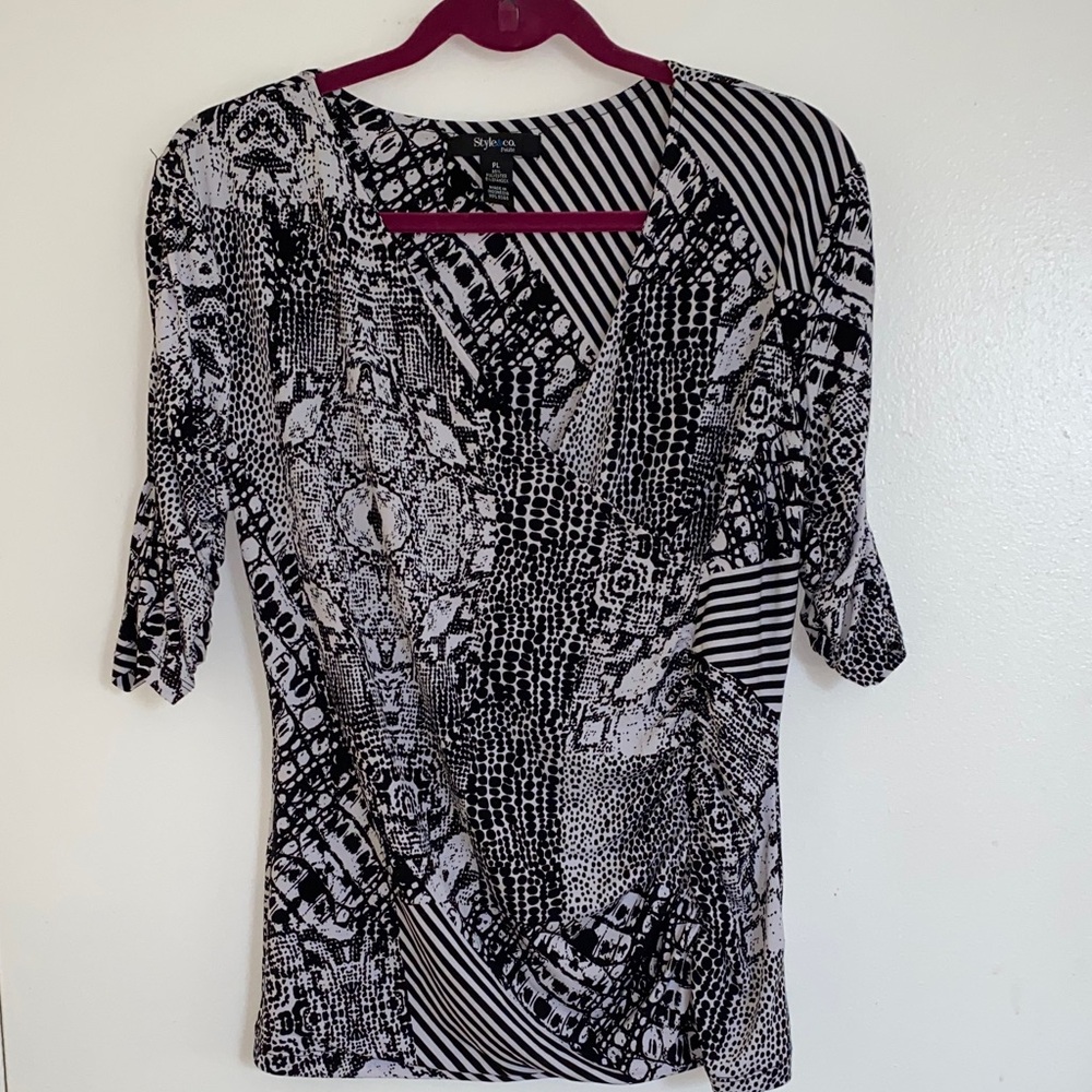 Style & Co Black White Abstract Print Blouse V Neck 3/4 Sleeve Ruched Stretch PL